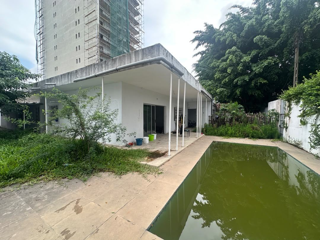 Cour 600M² Marcory-zone4